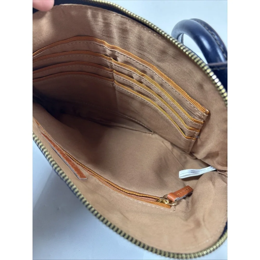 HOBO International Navy Polished Leather Sable Wristlet Circular‎ Handle Preppy